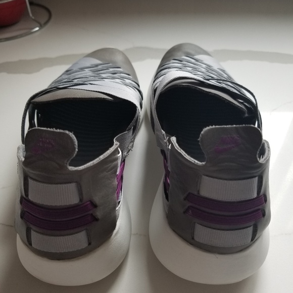 Nike Roshe Run woen shoe. Used. Good condition. - Picture 3 of 6